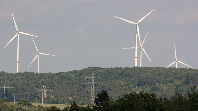 Windräder des Windparkes bei Eußenheim und Heßlar (Archivbild). Windräder des Windparkes bei Eußenheim und Heßlar (Archivbild).