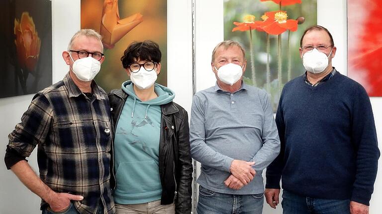 Der Kern des Fotoclubs Würzburg: Jochen Hanebuth, erste Vorsitzende Michaela Ertelt, zweiter Vorsitzender Gottfried Kürbiß und Wilfried Weis.