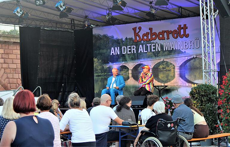 Volker Heißmann (rechts) und Martin Rassau sinnierten vor ihrem Publikum über Marktheidenfeld und die Welt.