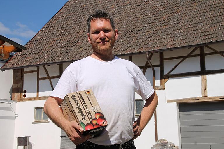 Alexander Meder betreibt in Schonderfeld eine Kelterei und verkauft Apfelsaft in Kartons. Alexander Meder betreibt in Schonderfeld eine Kelterei und verkauft Apfelsaft in Kartons.