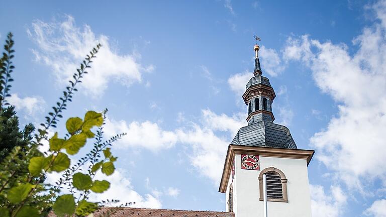 Die Kirche St. Peter in Ermershausen. Ein Festgottesdienst eröffnet am Sonntag den letzten Tag der Feierlichkeiten zum 975-jährigen Bestehen des Orts.