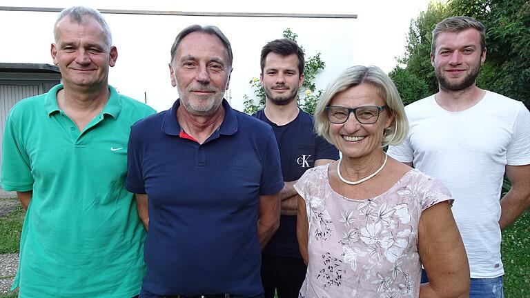 Die alte und neue Abteilungsleitung der Rimparer Handballer auf einem Bild vereint (von links): Christian Krenz, Erich Kraus, Bastian Krenz, Waltraud Sauer und Simon Dod.