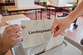Landtagswahl Wahllokal Symbolbild.jpg       -  In diesem Artikel bekommen Sie alle Ergebnisse zur Landtagswahl 2023 in Bayern.