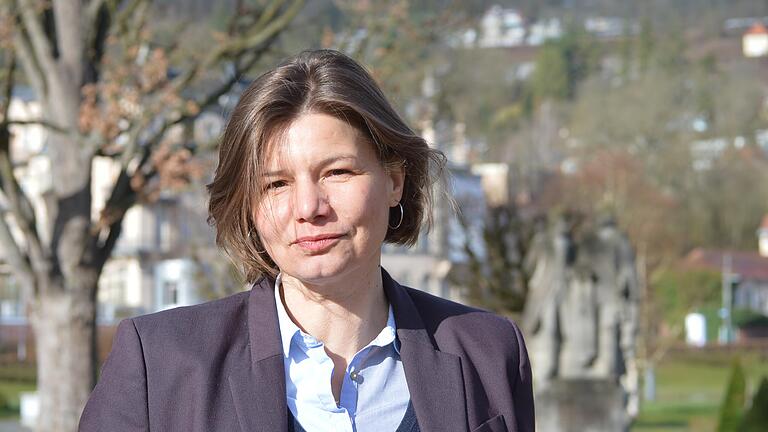 Die Bundestagsabgeordnete Dr. Manuela Rottmann ist die Landratskandidatin von B'90/Die Grünen/Bürger für Umwelt. Die Bundestagsabgeordnete Dr. Manuela Rottmann ist die Landratskandidatin von B'90/Die Grünen/Bürger für Umwelt.