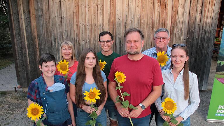 Im neuen Grünen-Ortsverband übernahmen sieben Mitglieder Verantwortung (von links): Ludwina Hamák, Sandra Weiner, Franziska Assmann, Joshua Augsburg, Markus Heurung, Jürgen Seifert und Lea Fuchs. - Im neuen Grünen-Ortsverband übernahmen sieben Mitglieder Verantwortung (von links): Ludwina Hamák, Sandra Weiner, Franziska Assmann, Joshua Augsburg, Markus Heurung, Jürgen Seifert und Lea Fuchs. Im neuen Grünen-Ortsverband übernahmen sieben Mitglieder Verantwortung (von links): Ludwina Hamák, Sandra Weiner, Franziska Assmann, Joshua Augsburg, Markus Heurung, Jürgen Seifert und Lea Fuchs. - Im neuen Grünen-Ortsverband übernahmen sieben Mitglieder Verantwortung (von links): Ludwina Hamák, Sandra Weiner, Franziska Assmann, Joshua Augsburg, Markus Heurung, Jürgen Seifert und Lea Fuchs.