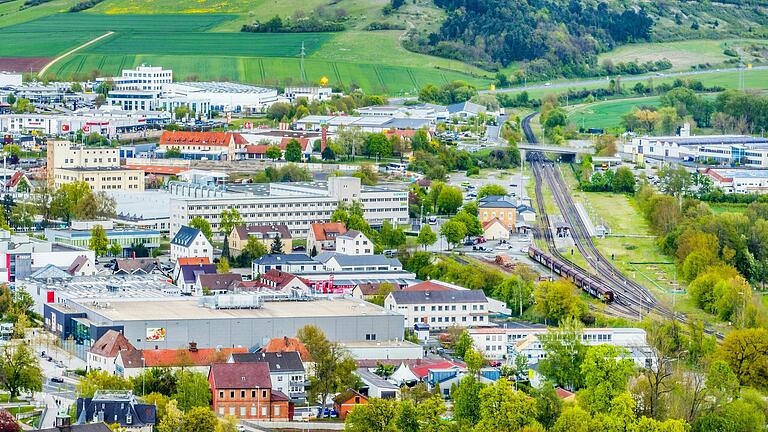 Siemens verkündet für Bad Neustadt die Ein-Standortstrategie. Die Entscheidung dürfte das Aus des Standorts am Bahnhof bedeuten.