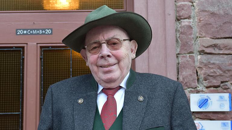 Heribert Endres am Eingang seiner geliebten Buchenmühle. Heribert Endres am Eingang seiner geliebten Buchenmühle. 