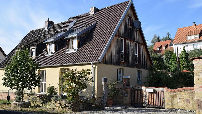 Ein Nachkriegshaus aus den 1950er Jahren haben Annette und Peter Hagen in Euerbach mit viel Kreativität und nachwachsenden Rohstoffen zu einem Wohntraum umgebaut.