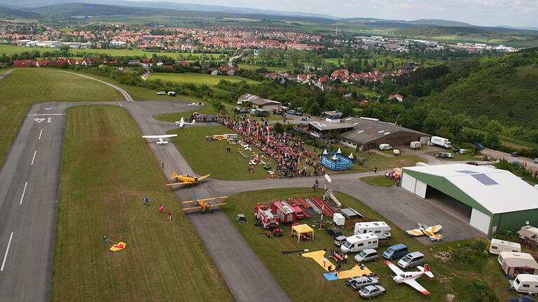 Der Flugplatz auf dem Grasberg aus Pilotensicht. Der Flugplatz auf dem Grasberg aus Pilotensicht.