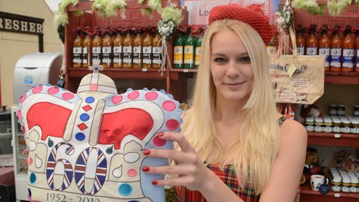 Mainfranken-Messe (Vorbesichtigung)       -  Very britisch in Halle 25: Hannah Schäfer