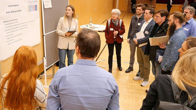 In Workshops sammelten die Teilnehmenden der Regionskonferenz Ideen, wie sich Synergien der Stadt-, Landkreis- und Gemeindeverwaltungen in Zukunft noch besser nutzen lassen.