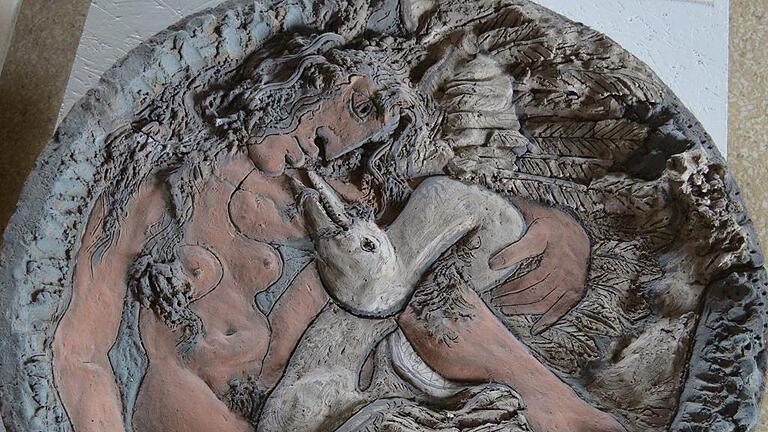 Was man aus Ton alles machen kann: kunstvolle Keramikarbeit aus einem zurückliegenden Römhilder Symposium. Was man aus Ton alles machen kann: kunstvolle Keramikarbeit aus einem zurückliegenden Römhilder Symposium.