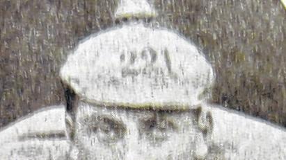 Das Bild des Würzburger Soldaten Richard Rosenburg wurde im Dezember 1917 in den monatlichen „Kriegsberichten“ der jüdischen Studentenverbindung Salia abgedruckt, die im Würzburger Institut für Hochschulkunde aufbewahrt werden. Das Bild des Würzburger Soldaten Richard Rosenburg wurde im Dezember 1917 in den monatlichen „Kriegsberichten“ der jüdischen Studentenverbindung Salia abgedruckt, die im Würzburger Institut für Hochschulkunde aufbewahrt werden.