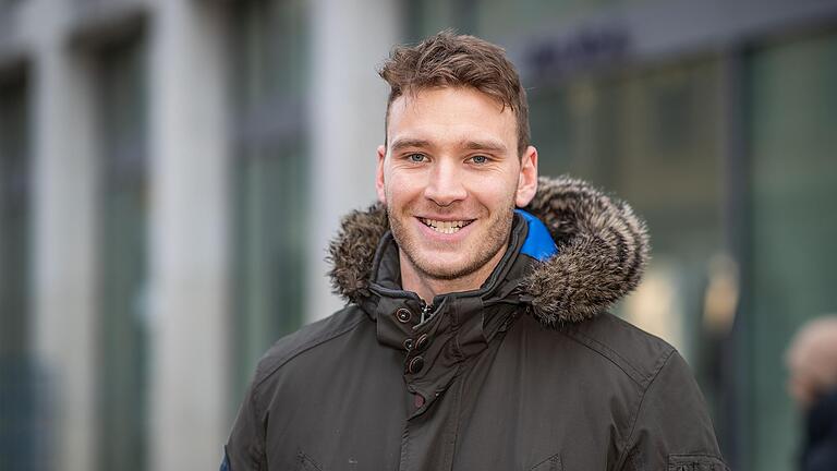 Mark Lange (27) aus Würzburg erklärt, dass es wichtigere Ansätze beim Thema Umweltschutz gibt. Mark Lange (27) aus Würzburg erklärt, dass es wichtigere Ansätze beim Thema Umweltschutz gibt.