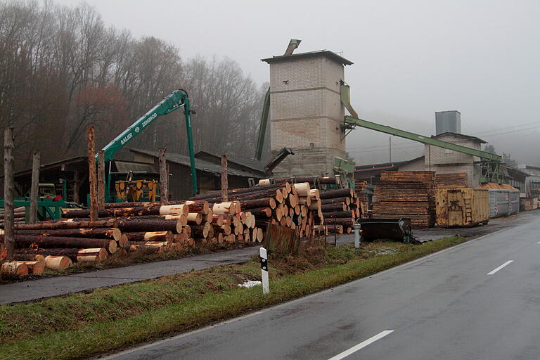 Blick auf einen Teil des großen Sägewerks Bauerschmitt in Dippach-Mittelmühle. Blick auf einen Teil des großen Sägewerks Bauerschmitt in Dippach-Mittelmühle.