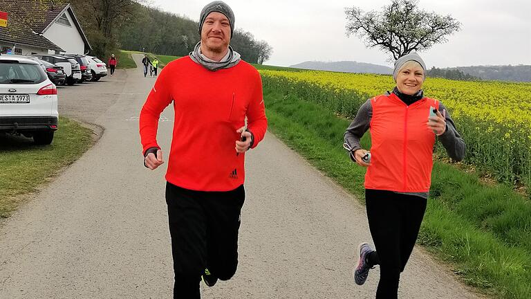 Im Gleichschritt und dem gleichen Outfit unterwegs: Patrick Söder und Angela Zoch aus Saal. Im Gleichschritt und dem gleichen Outfit unterwegs: Patrick Söder und Angela Zoch aus Saal.