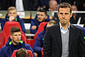 Verbissen       -  Schalke-Trainer Markus Weinzierl ist mit dem Verlauf des Spiels gegen Ajax Amsterdam eindeutig nicht zufrieden. Foto: Ina Fassbender