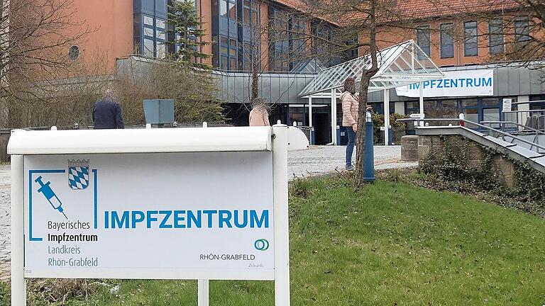 Im Impfzentrum des Landkreises Rhön-Grabfeld (Archivfoto) wird ab Freitag, 30. September, der angepasste Corona-Impfstoff eingesetzt. Im Impfzentrum des Landkreises Rhön-Grabfeld (Archivfoto) wird ab Freitag, 30. September, der angepasste Corona-Impfstoff eingesetzt. 