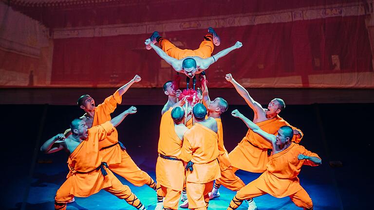 Die Mönche des Shaolin Kung-Fu bieten eine atemberaubende Live-Show. Die Mönche des Shaolin Kung-Fu bieten eine atemberaubende Live-Show.