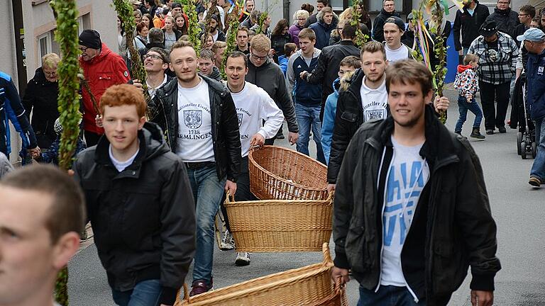 Junge, unbescholtene Burschen laufen am Ostermontag los, um in Remlingen Eier zu sammeln. Grund ist ein jahrhundertealter Brauch. Das Bild entstand im letzten Jahr.