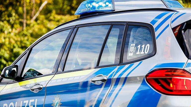 Polizeieinsatz in Laufach bei Aschaffenburg: Dort starben ein Vater und seine Tochter – offenbar durch Gewalteinwirkung. Der Vater hat sich nach Polizeiangaben erschossen.