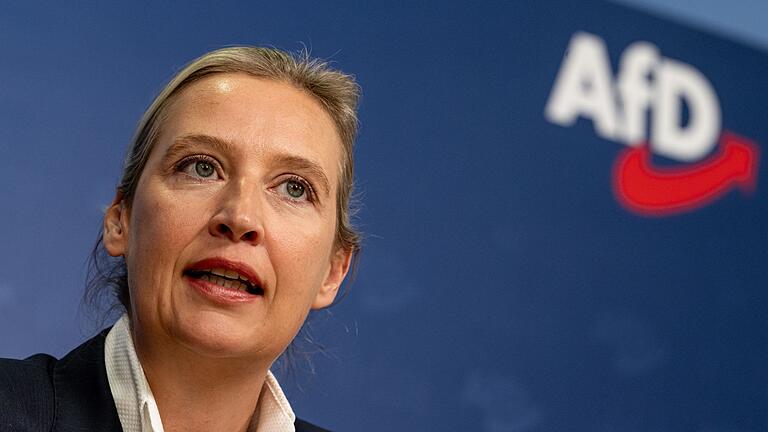 Alice Weidel.jpeg       -  Wenn sich die EU nicht nach AfD-Wünschen verändert, wäre Alice Weidel für ein Austrittsreferendum. Dafür wäre eine Grundgesetzänderung nötig.