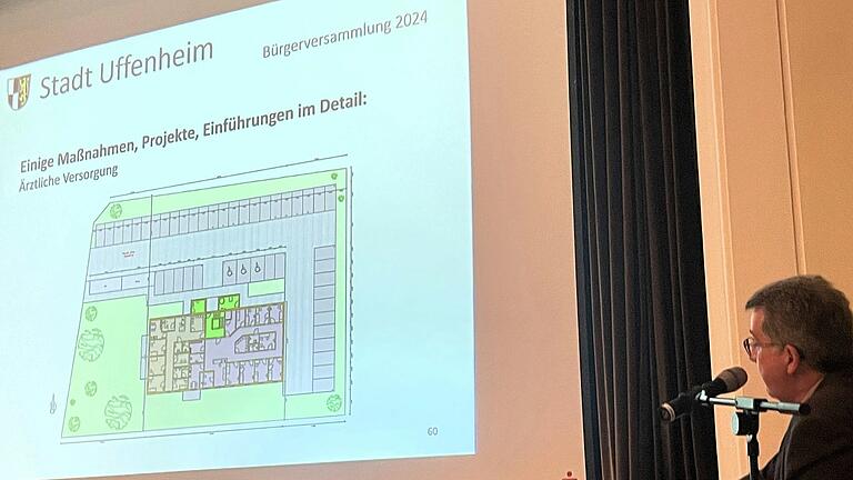 Bürgermeister Wolfgang Lampe erläuterte die Planung für ein Medizinisches Versorgungszentrum.