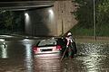 Nach dem Gewitter im Wasser festgefahren: Einsatz der Kitzinger Feuerwehr an der B8-Unterführung bei Repperndorf.