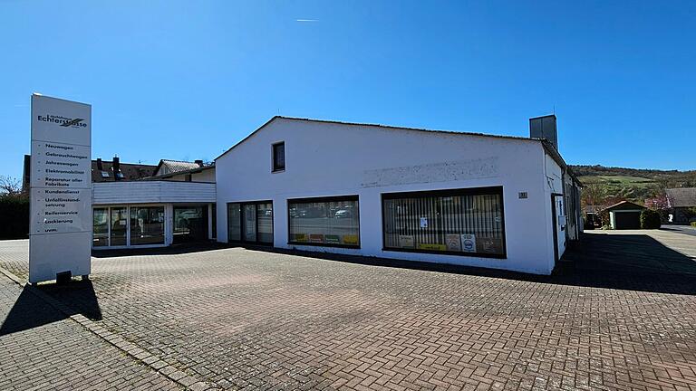 Für das ehemalige Autohaus in der Ochsenfurter Straße gibt es einen Bauträger, der eine Seniorenwohnanlage errichten will.