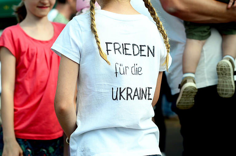 Schon Kinder verstehen, dass Streit doof und Frieden wichtig ist. Schon Kinder verstehen, dass Streit doof und Frieden wichtig ist.