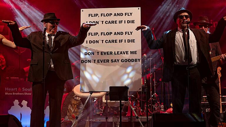 Die Blues Brothers sind zurück: Zum Auftakt des Events stehen 'Heart & Soul' auf der Bühne und präsentieren die legendäre 'Rhythm’n’Blues & Blues-Revue'. Die Blues Brothers sind zurück: Zum Auftakt des Events stehen 'Heart & Soul' auf der Bühne und präsentieren die legendäre 'Rhythm’n’Blues & Blues-Revue'.