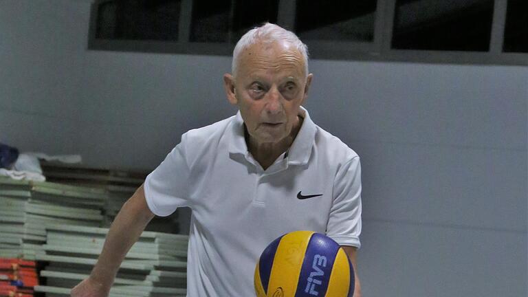 Günther Grein mit 87 noch aktiver Volleyballer.