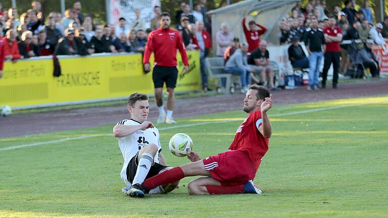 In der Relegation ging es für Andreas Bruchmann (rechts, im Bodenduell mit dem Burgpreppacher Paul Denninger ) und den SC Stettfeld von der Kreis- in die A-Klasse. Nun aber steigen die Stettfelder sogar in die Kreisliga auf. In der Relegation ging es für Andreas Bruchmann (rechts, im Bodenduell mit dem Burgpreppacher Paul Denninger ) und den SC Stettfeld von der Kreis- in die A-Klasse. Nun aber steigen die Stettfelder sogar in die Kreisliga auf.