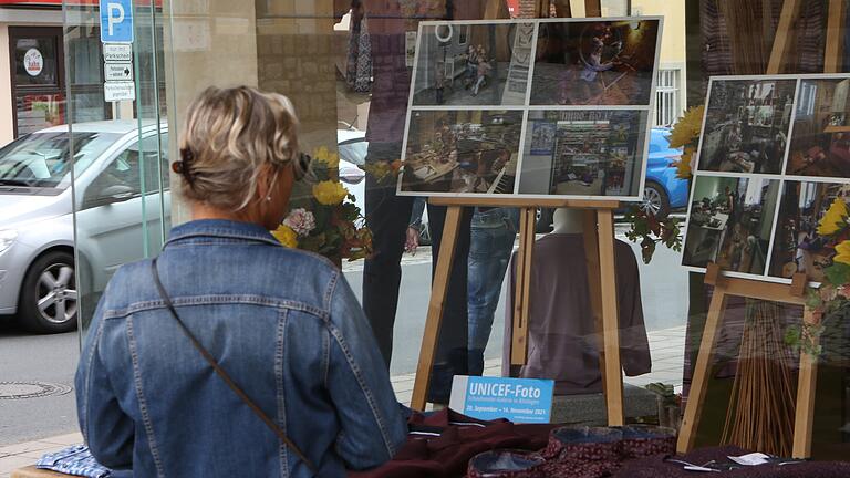 An diesem Samstag geht's mit dem Schaufenster-Bummel los. Die Bilder sind bis zum 12. November zu sehen. An diesem Samstag geht's mit dem Schaufenster-Bummel los. Die Bilder sind bis zum 12. November zu sehen.