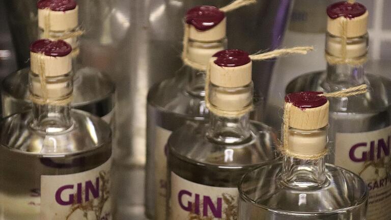 Eine Flasche Gin (Archivbild) wurde einem Maler zum Verhängnis. Eine Flasche Gin (Archivbild) wurde einem Maler zum Verhängnis.