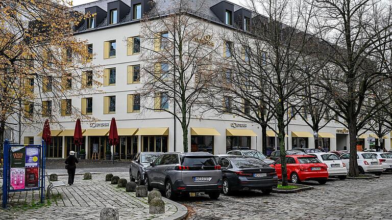Seit Juli 2023 hat die Hotelkette 'Motel One' in Würzburg eröffnet. Im Erdgeschoss gibt es zusätzlich Pizza und Pasta bei der Restaurantkette 'L'Osteria'. Seit Juli 2023 hat die Hotelkette 'Motel One' in Würzburg eröffnet. Im Erdgeschoss gibt es zusätzlich Pizza und Pasta bei der Restaurantkette 'L'Osteria'.