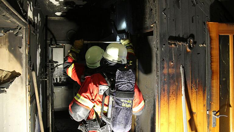 Im Erdgeschoss eines Wohnhauses in Mühlhausen im Landkreis Schweinfurt kam es am Samstag zu einem Brand. Im Erdgeschoss eines Wohnhauses in Mühlhausen im Landkreis Schweinfurt kam es am Samstag zu einem Brand.