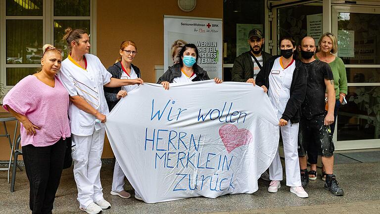 Mitarbeiter des Seniorenheims St. Elisabeth in Schweinfurt möchten ihren Heimleiter zurück und wünschen sich mehr Kolleginnen und Kollegen sowie Mitarbeiterinnen und Mitarbeiter. Mitarbeiter des Seniorenheims St. Elisabeth in Schweinfurt möchten ihren Heimleiter zurück und wünschen sich mehr Kolleginnen und Kollegen sowie Mitarbeiterinnen und Mitarbeiter.
