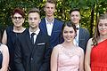 Die besten Wirtschaftsschüler wurden ausgezeichnet (von links): Paula Dippert, stellvertretende Schulleiterin, Landrat Thomas Habermann, Hannah Büchner, Monika Horcher, stellvertretende Landrätin Bad Kissingen, Leon Otto, Max Rüttiger, Cora Wolf, Sebastian Fingler, Helena Fuchs, Elternbeiratsvorsitzender Jürgen Fuchs, Schulleiter Ralf Kaminski und Michael Reif, Vorstand der Volksbank Raiffeisenbank Rhön-Grabfeld.