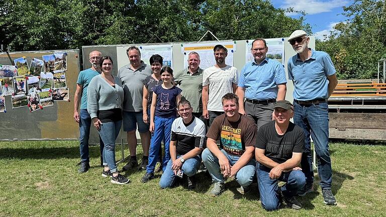 Die Mitglieder der Arbeitsgruppe und Bürgermeister Michael Hombach.