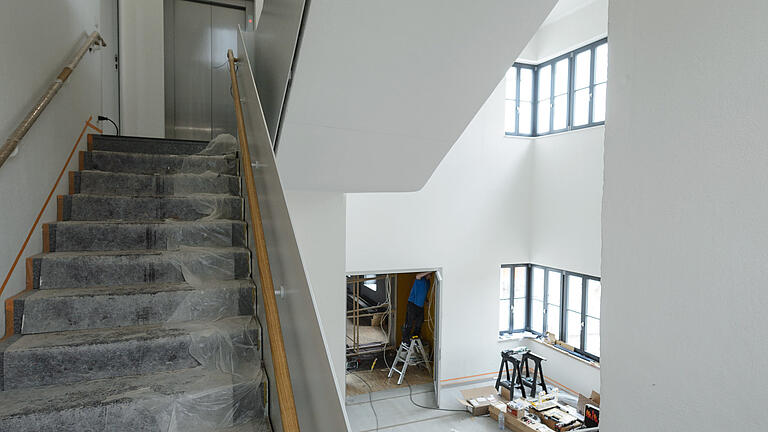 Blick auf die komplett neue Innentreppe. Foto: Daniel Peter Blick auf die komplett neue Innentreppe. Foto: Daniel Peter