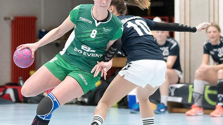 Handball SG DJK Rimpar - HSG Pleichach - Ausgetanzt: Laura Knorz von der SG DJK Rimpar (am Ball) hat Ronja Königer von der HSG Pleichach ausgespielt. Handball SG DJK Rimpar - HSG Pleichach - Ausgetanzt: Laura Knorz von der SG DJK Rimpar (am Ball) hat Ronja Königer von der HSG Pleichach ausgespielt.