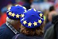BRITAIN-EU-POLITICS-PROTEST-BREXIT       -  Demonstranten tragen bei einer Kundgebung gegen den Brexit Mützen mit der Europafahne.