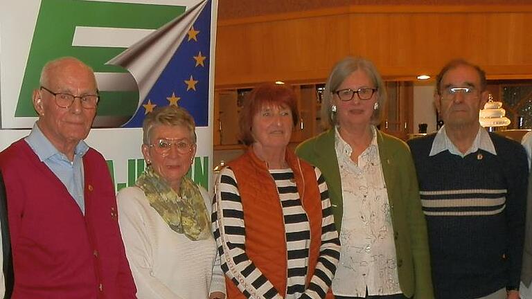 Für ihre 30-jährige Mitgliedschaft wurden (von links)Johannes Traumann, Gertrud Reinisch, Christel Burdack-Corinth sowie Roswitha und Rudolf Schellenberger geehrt. - Für ihre 30-jährige Mitgliedschaft wurden (von links)Johannes Traumann, Gertrud Reinisch, Christel Burdack-Corinth sowie Roswitha und Rudolf Schellenberger geehrt. Für ihre 30-jährige Mitgliedschaft wurden (von links)Johannes Traumann, Gertrud Reinisch, Christel Burdack-Corinth sowie Roswitha und Rudolf Schellenberger geehrt. - Für ihre 30-jährige Mitgliedschaft wurden (von links)Johannes Traumann, Gertrud Reinisch, Christel Burdack-Corinth sowie Roswitha und Rudolf Schellenberger geehrt.