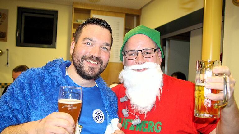 Beim bunten Abend der DJK und des Frauenbunds am Samstag in Alitzheim war „Lachen bis zum Abwinken“ angesagt. Rund 250 Faschingsfreunde erlebten einen stürmischen Endspurt beim diesjährigen Karneval.