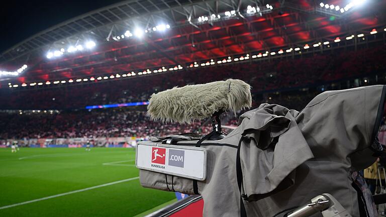 Übertragungsrechte Fußball       -  In der Auseinandersetzung um TV-Rechte der Fußball-Bundesliga hat DAZN einen juristischen Sieg errungen.