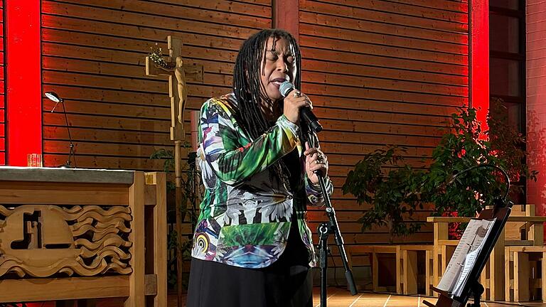 Stargast Felicia Taylor in der Josefskirche in Eisingen. Stargast Felicia Taylor in der Josefskirche in Eisingen.