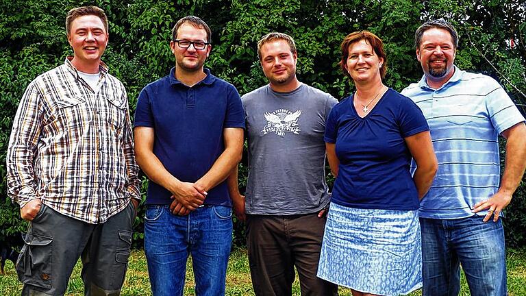 Das Team der FBG Rhön-Saale: (von links) Geschäftsführer Fabian Menzel, Benjamin Winter (forstl. Berater), Tobias Wallrapp (Revierleiter), Elisabeth Ehrenfels (Büroangestellte) und Maik Despang (Revierleiter).