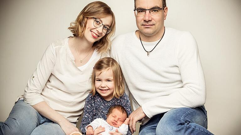 Die Familie Breunig rund um Neuankömmling Hannah. Die Familie Breunig rund um Neuankömmling Hannah.