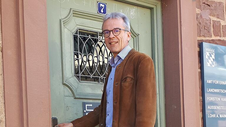 Christoph Welzenbach beim Betreten der Außenstelle Lohr des AELF Karlstadt. Christoph Welzenbach beim Betreten der Außenstelle Lohr des AELF Karlstadt.